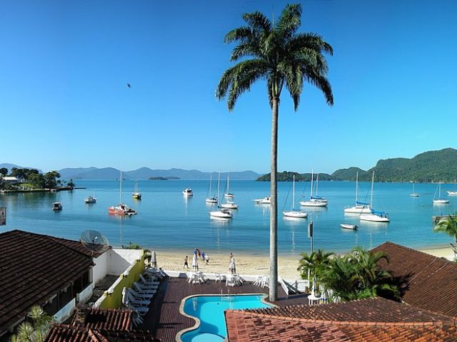 960px-Angra_dos_Reis_-_panoramio