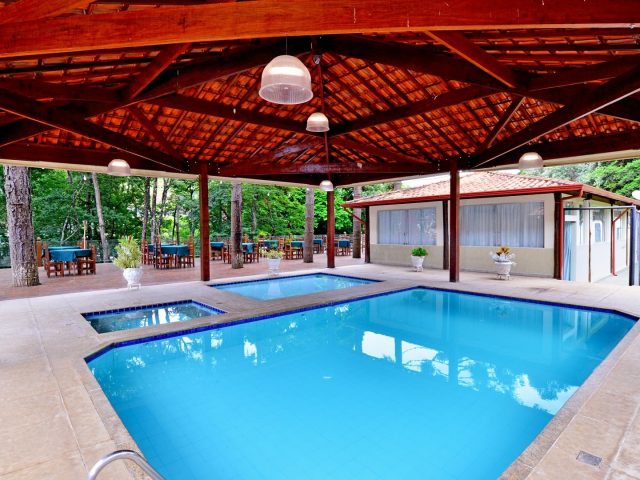PISCINAS-AQUECIDAS-DE-FRENTE-PARA-O-DECK